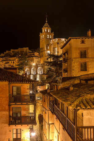 Fotografía vertical del pueblo de Albarracín, Teruel nº04